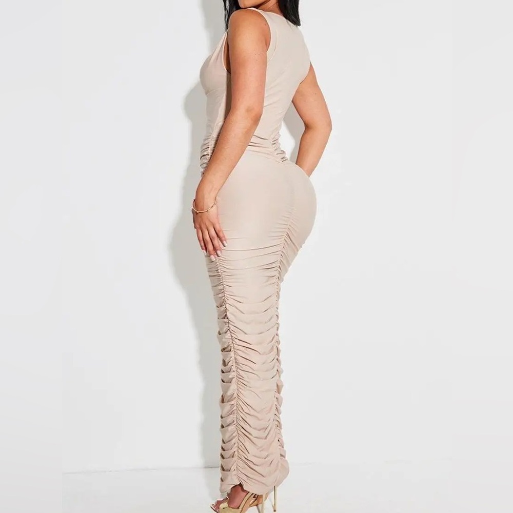 PrettyLittleThing Beige Ruched Maxi Dress - Picture 2 of 4